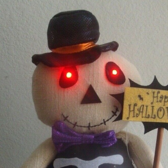 Skeleton w Led Eyes & Happy Halloween sign  Standing Doll  NEW - Picture 3 of 8